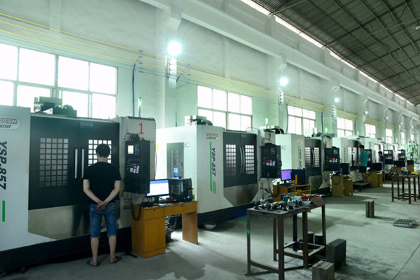 Shunhao Fabrikasında CNC makinesi